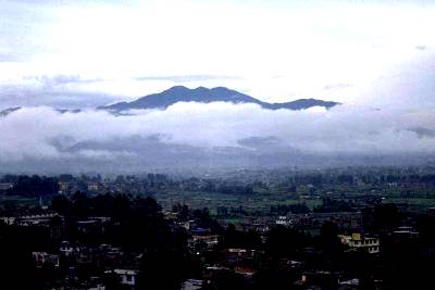 Blick aus S.Gullys Appartment, wo an diesem Tag tr&uuml;gerischer Nebel die Aussenbezirke bedeckte